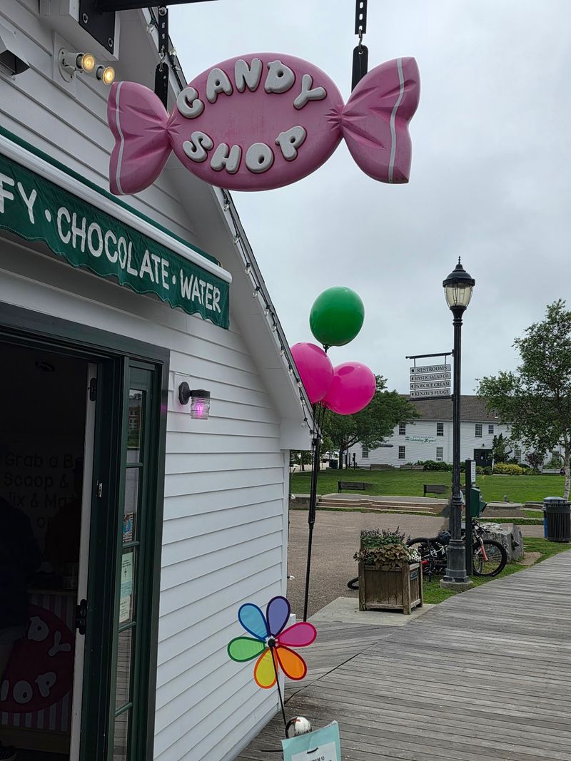 Harbor Candy Shop - Stonington, New London County