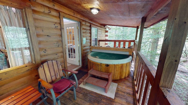 Bear Run Inn Cabins & Cottages - McArthur