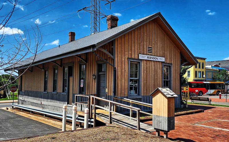 Herndon Depot, Herndon