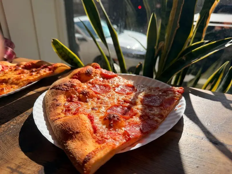 Beacon Hill's Big Slice, Small Shop