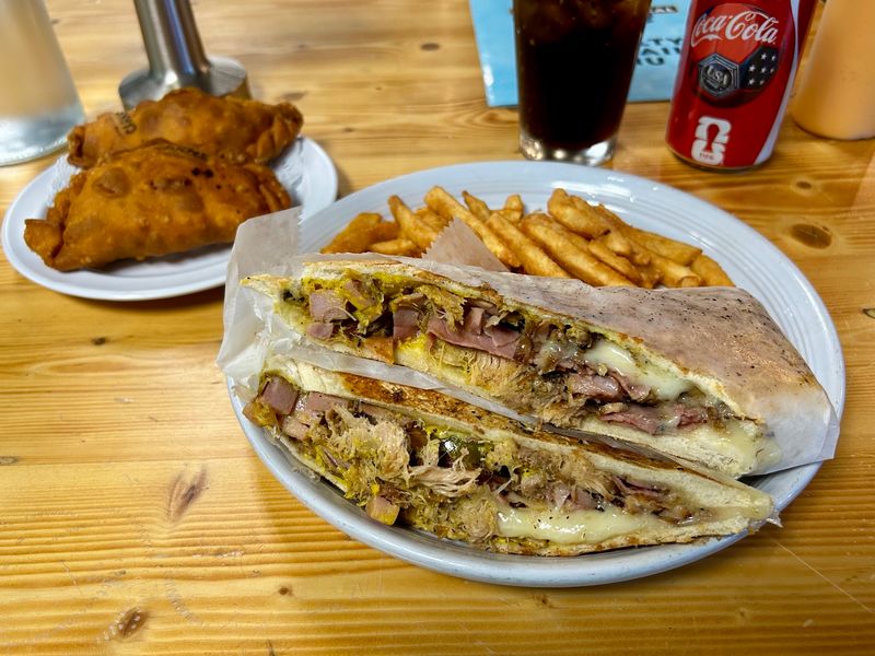 La Yaroa Tropical Restaurant & Lounge - Norfolk