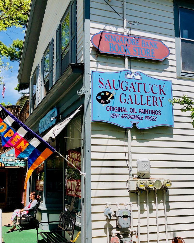 Downtown Gallery District: Art Around Every Corner