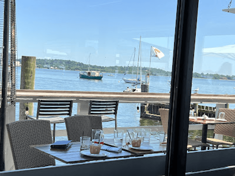 Seasonal Deck Seating for a Breezy Meal