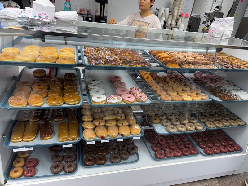 Love Donuts & Coffee, Conyers