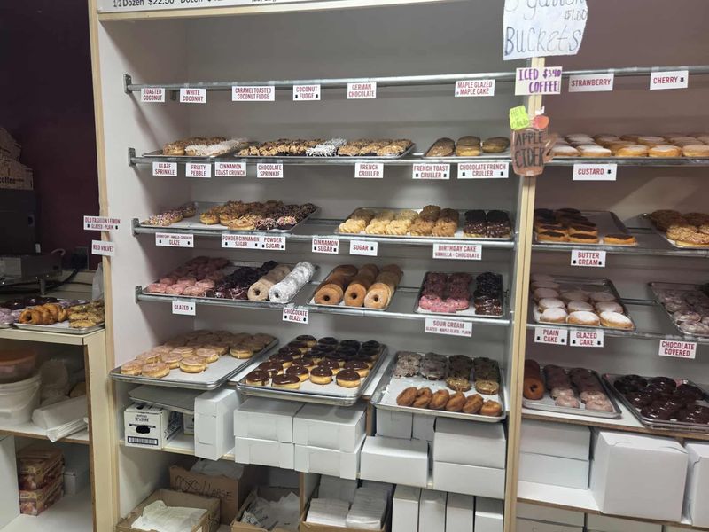 Apple Fritter Donut Shop, Ferndale