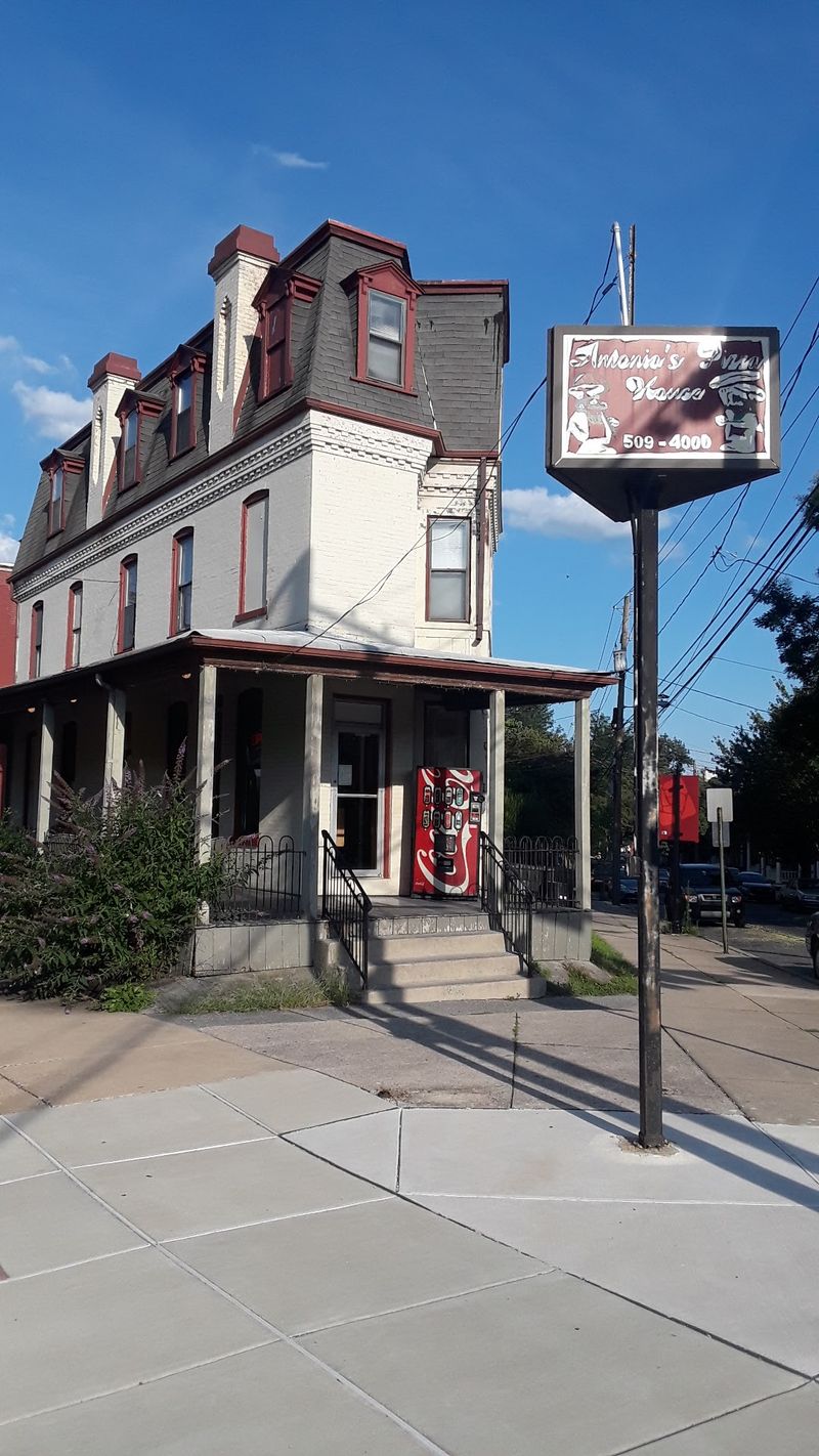 West Side Simplicity at Antonio's