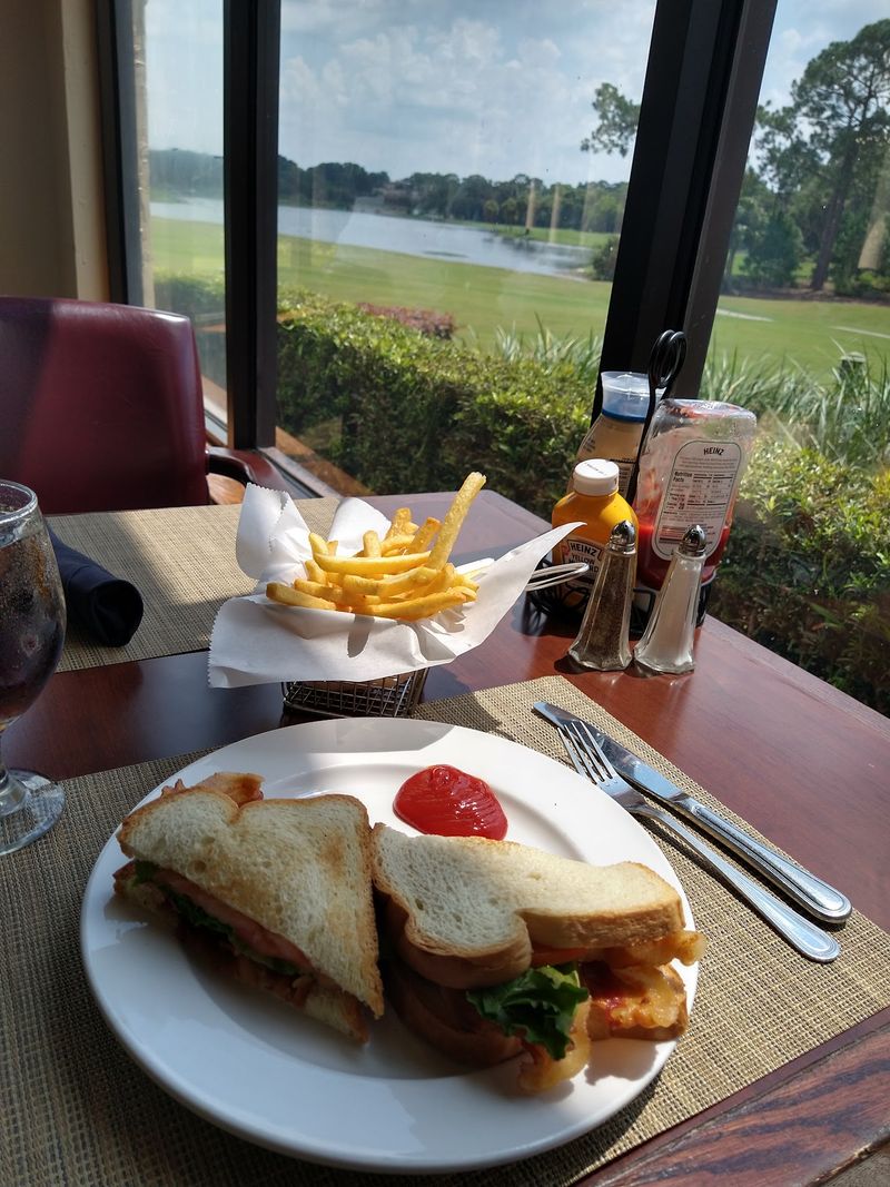 Lunch Can Be a Quieter Way to Visit