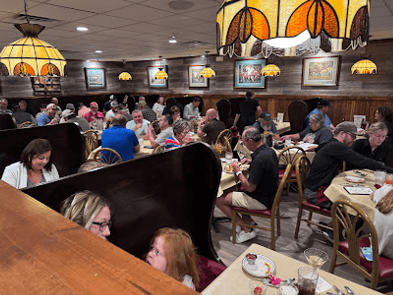 A Supper-Club Room Made for Milestones