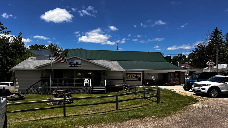 This Is a Roadhouse, Not a Polished Big-City Burger Joint