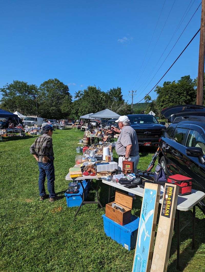 Woodbury Antiques and Flea Market - Woodbury, Litchfield County,