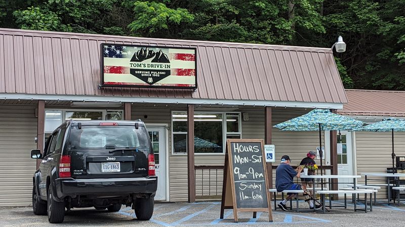 A Pulaski Pause at Tom's Drive-In