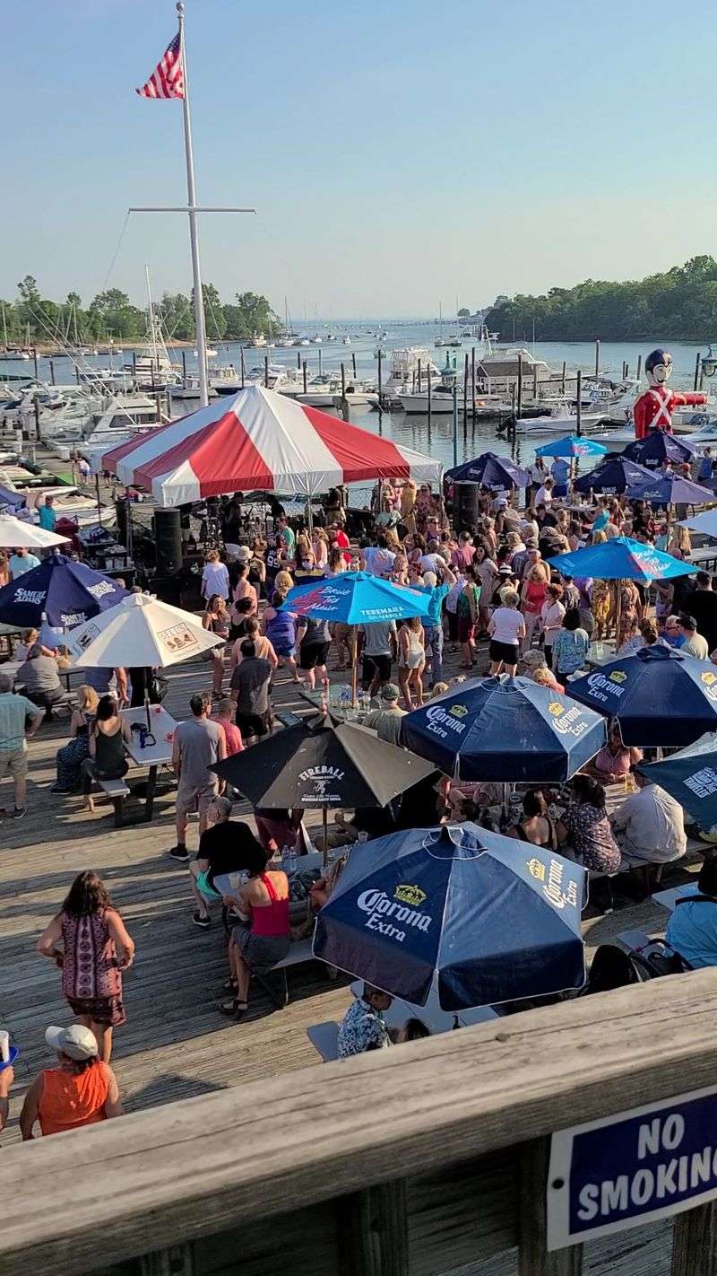 A Boater's Hangout With Shore-Side Fun