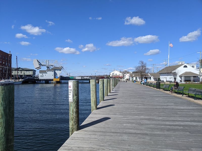 Mystic River Waterfront Walk - Mystic