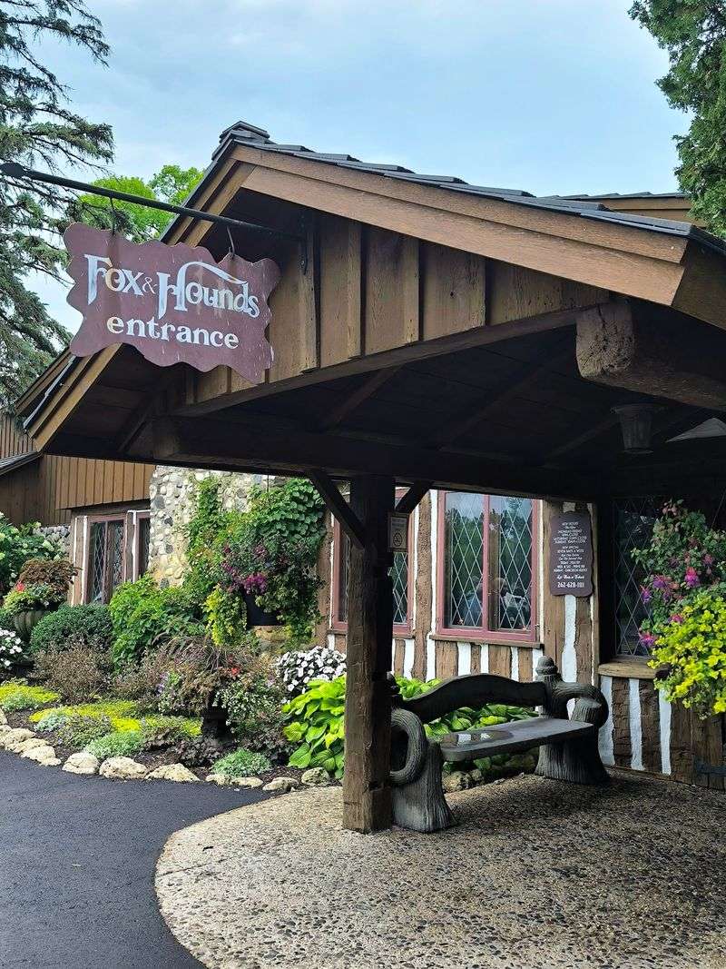 The Fox & Hounds Restaurant & Tavern - Hubertus