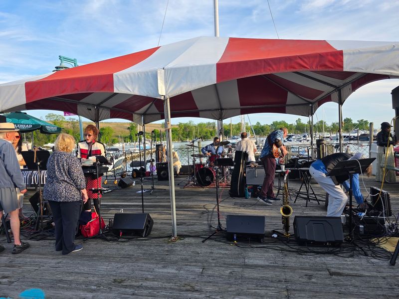 Live Music That Turns Dinner Into an Event