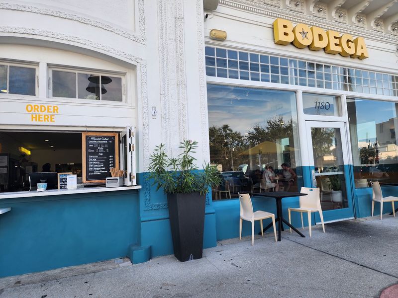 Bodega On Central, St. Petersburg