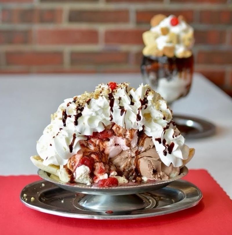 Cabot's Ice Cream & Restaurant - Newton