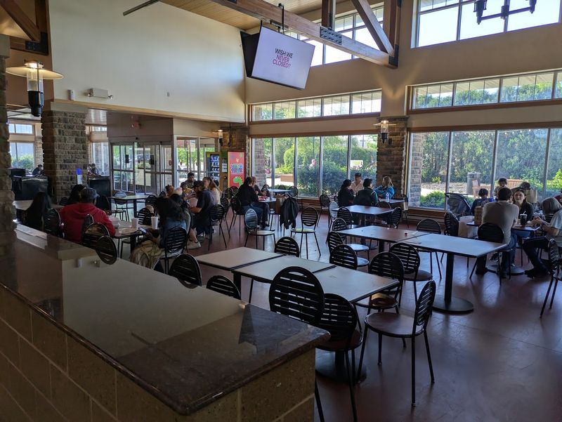 A Food Court Break Can Save Your Energy