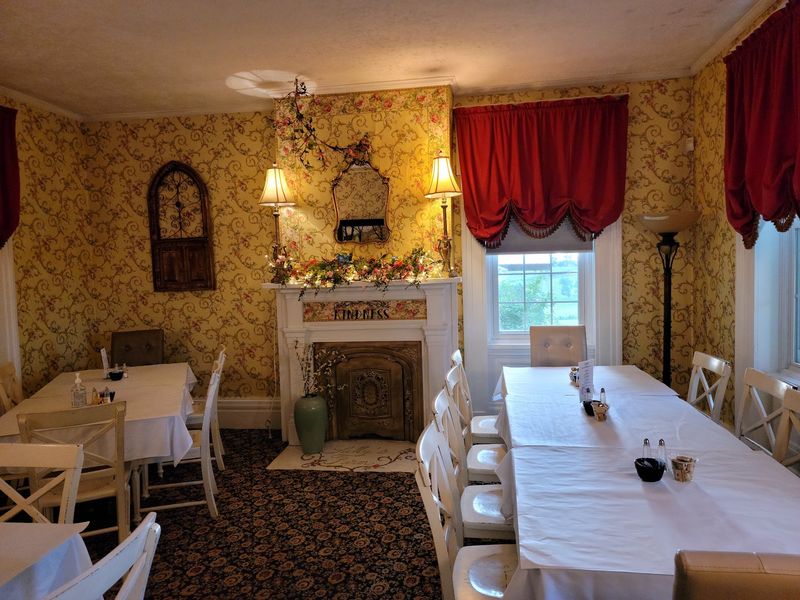 Intimate Dining Rooms for Every Occasion