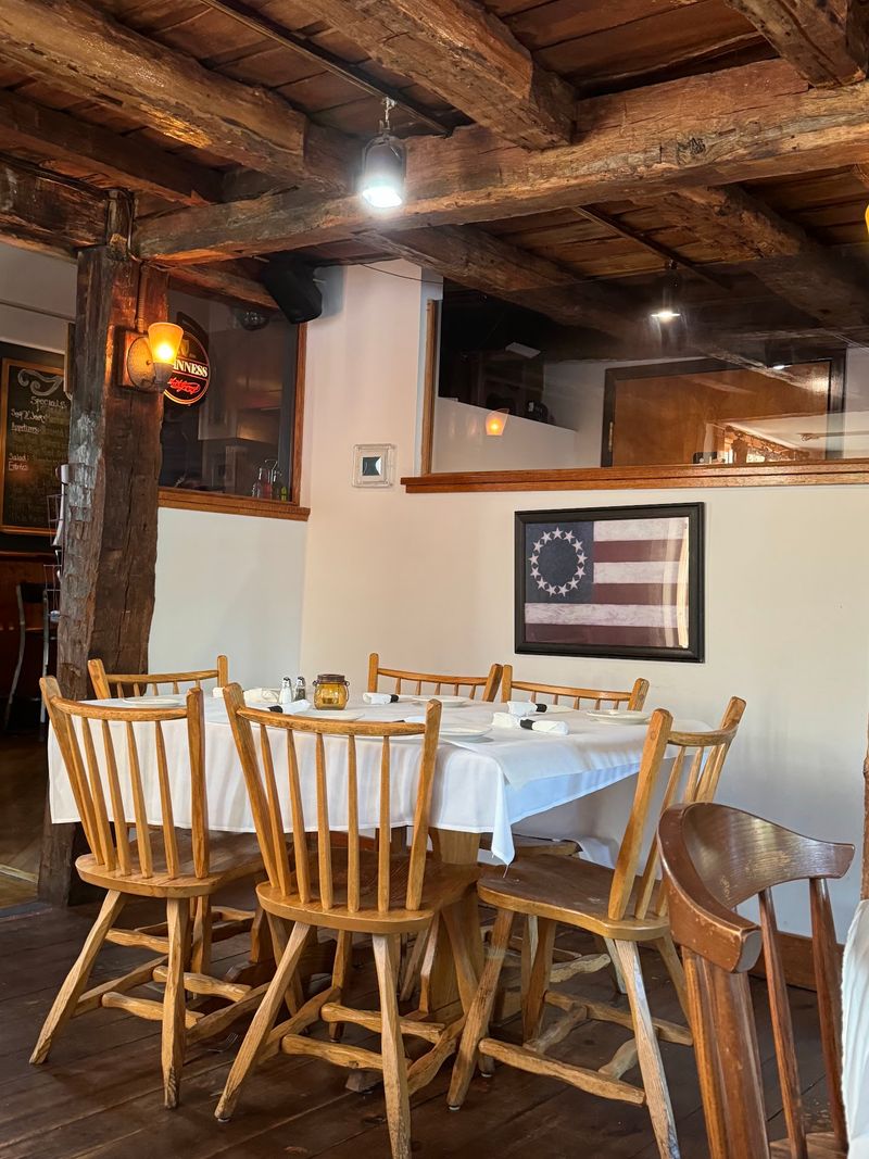 The Old Oak Tavern - Gaylordsville