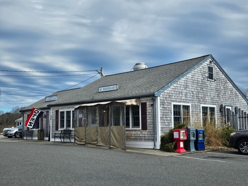 Marshland Restaurants & Bakeries - Marshfield