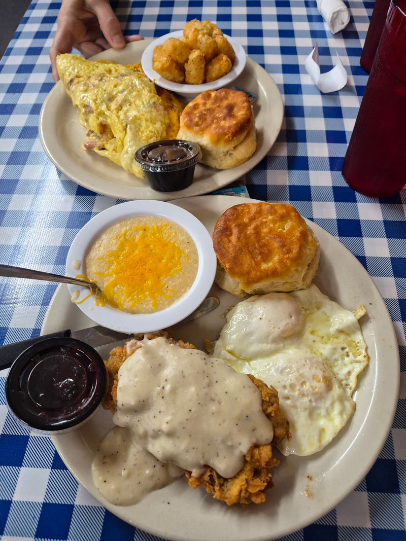 H&H Soul Food Restaurant - Macon, GA