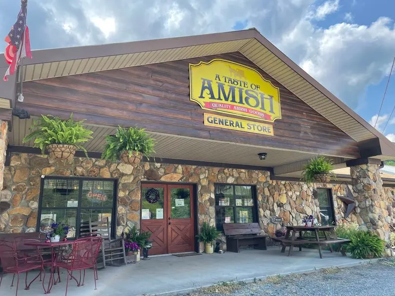 A Country Store Feel That Slows You Down