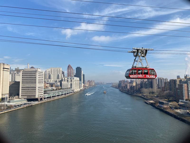 Roosevelt Island Tram and Ferry - Manhattan to Roosevelt Island