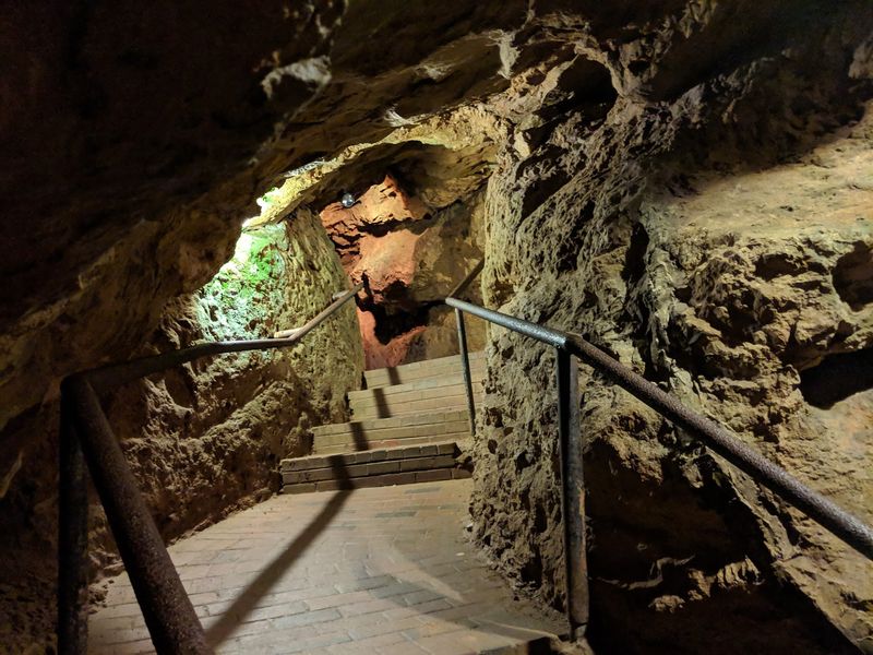 Dixie Caverns - Salem