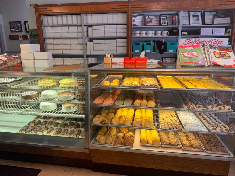 Knakal's Bakery - Culpeper, Culpeper County,