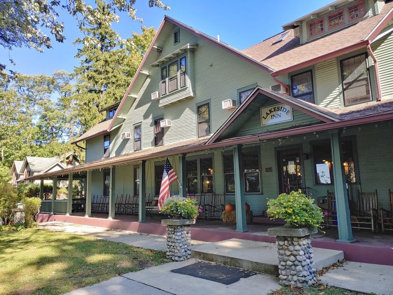 Lakeside Inn - Lakeside
