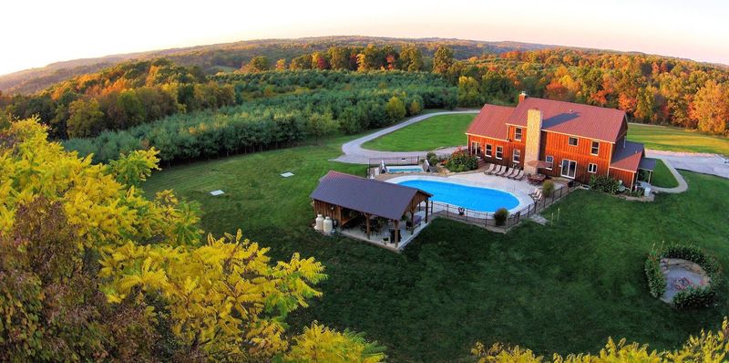 Hocking Hills Luxury Lodging - Logan