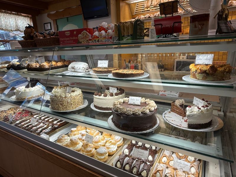 1. Alpine Comfort at Hofer&rsquo;s Bakery & Cafe 