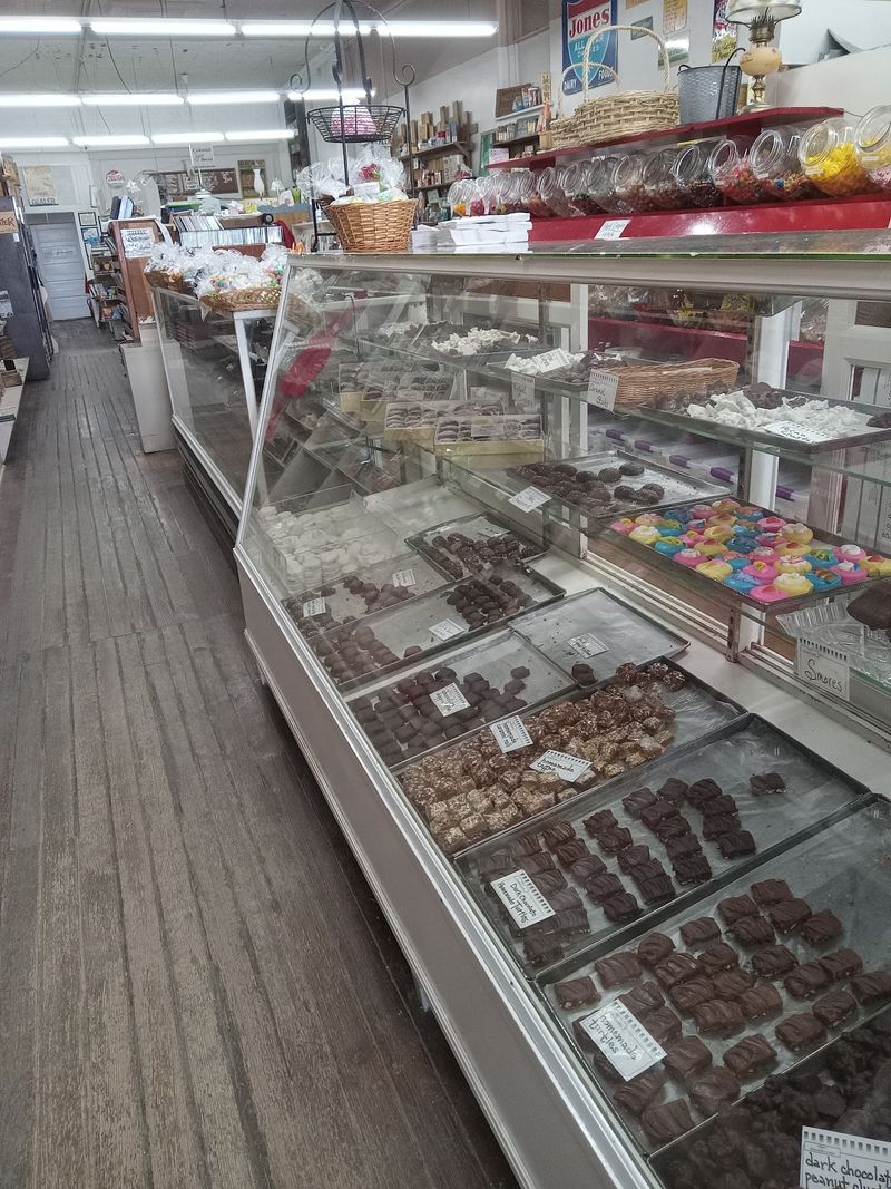 1. Piper&rsquo;s Grocery & Homemade Candies - Chariton