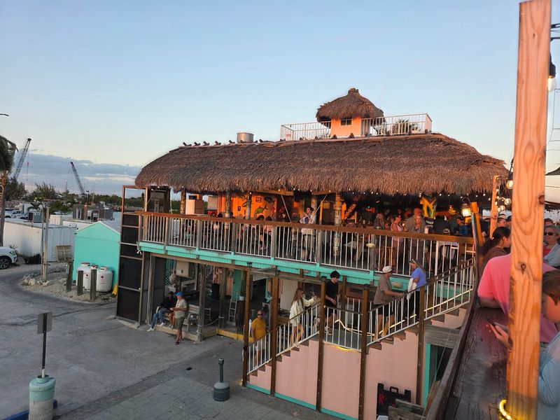 Burdines Waterfront Chiki Tiki, Marathon