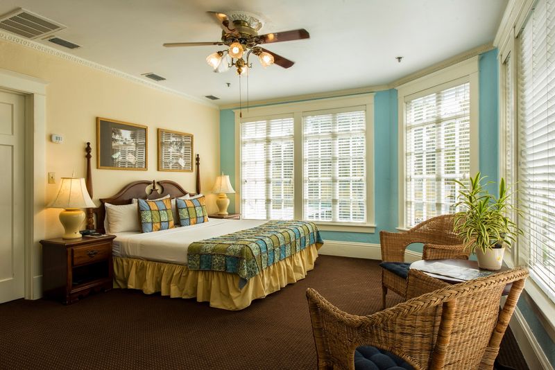 Lakeside Inn, Mount Dora - Porch Chairs, Lake Breezes, And Gentle Grandeur