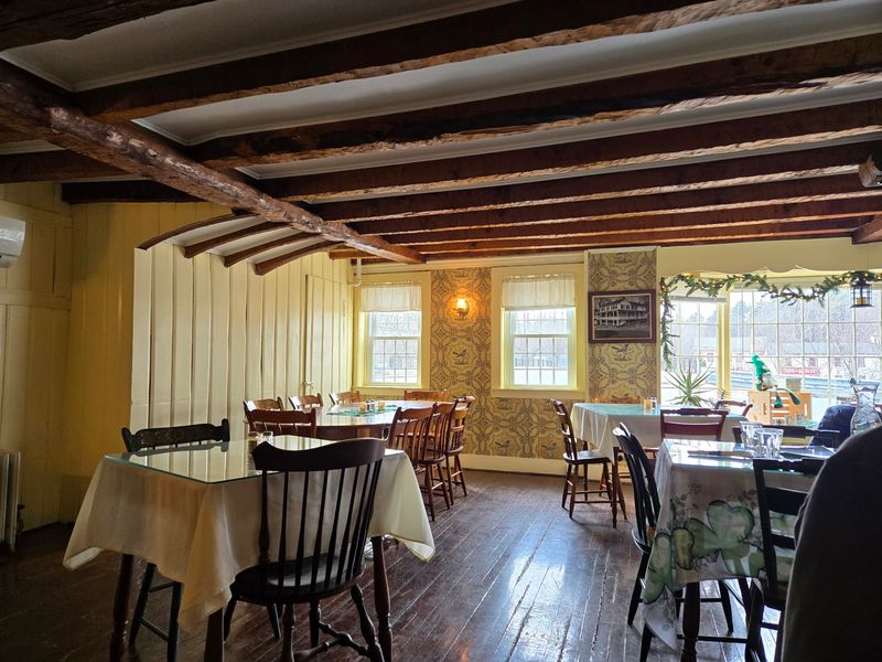 Old Riverton Inn / Royal Coachman Tavern - Riverton