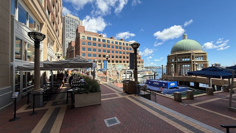 Rowes Wharf Sea Grille