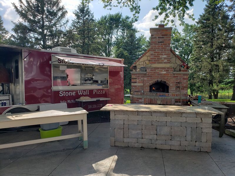 Stone Wall Pizza - Wellman