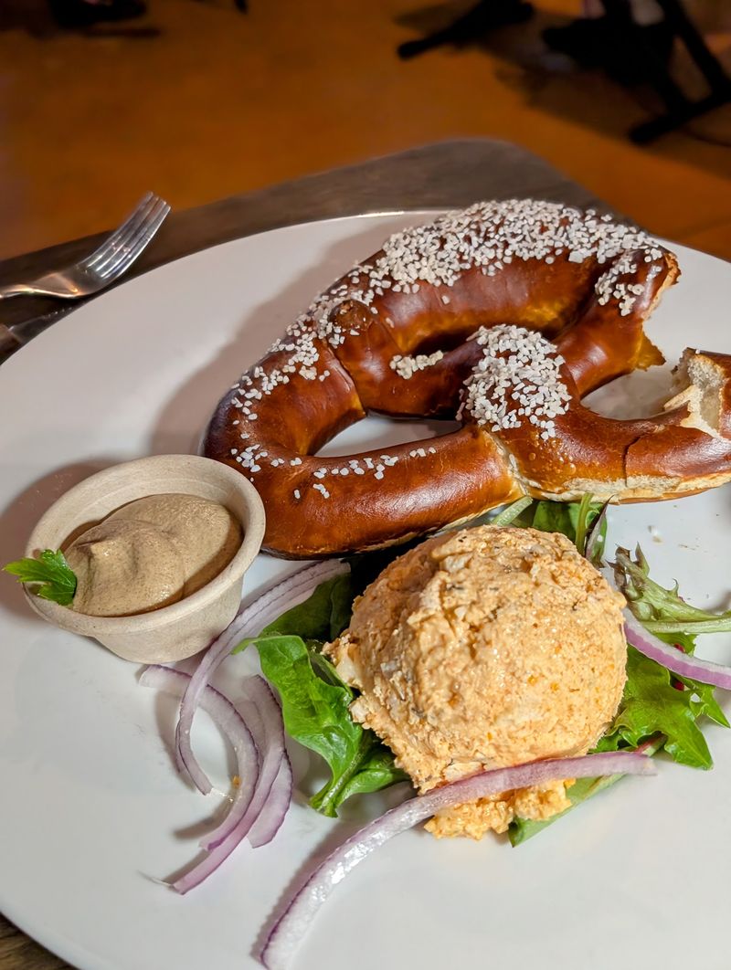 KANTINE Biergarten Wine Bar Eatery