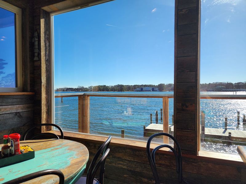 Hole in the Wall Waterfront Grill - Gwynn's Island