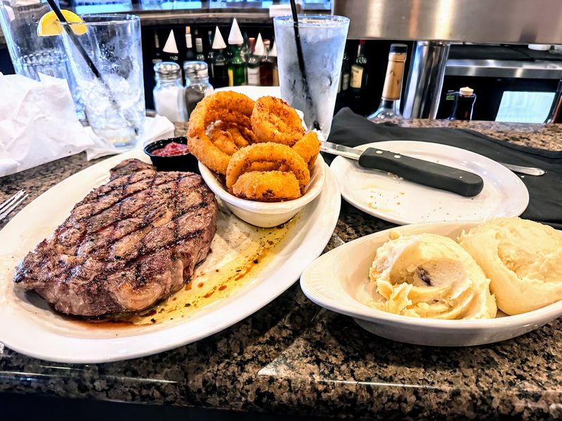 Lucky's Steakhouse - Bay City