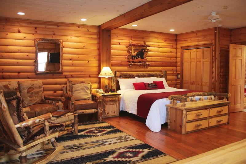 Adventure Nearby, Quiet at Night at The Pineola