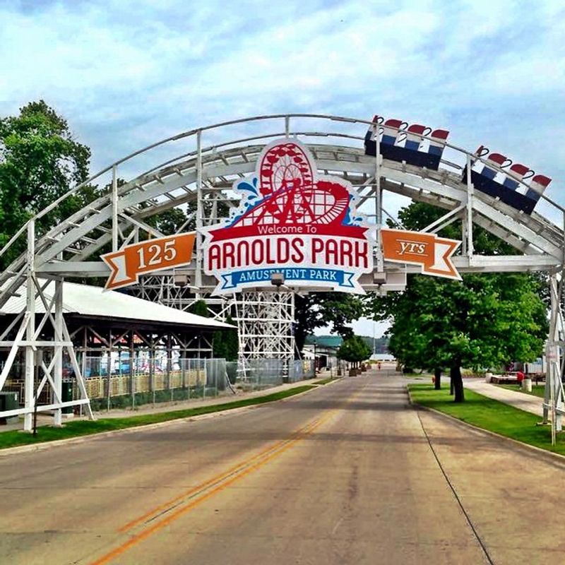 Free Entry Makes the First Stroll Feel Easy