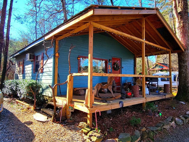 Hearthstone Cabins and Camping - Helen