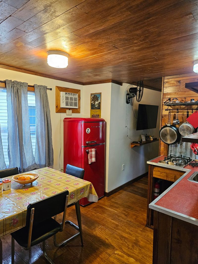 Mackinaw Timbers Cabins &ndash; Cadillac