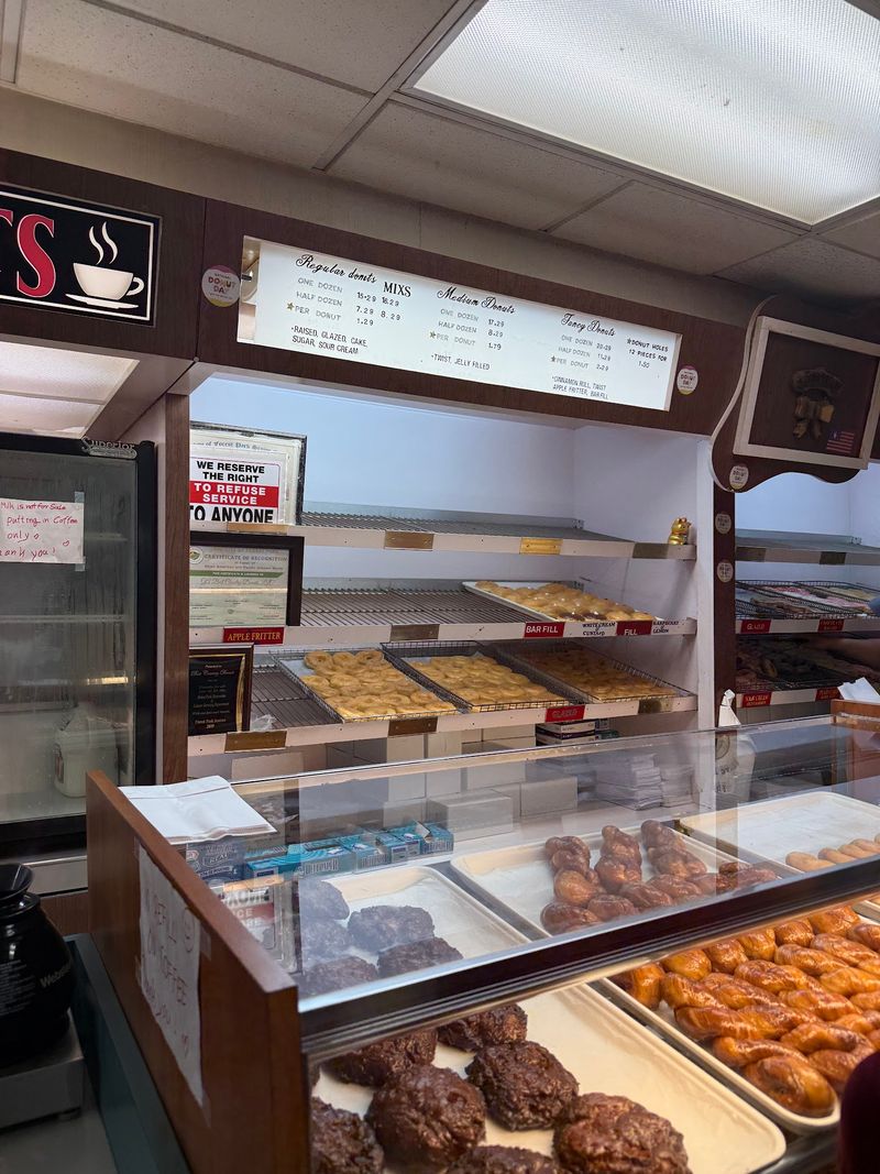 Best Country Doughnuts, Forest Park