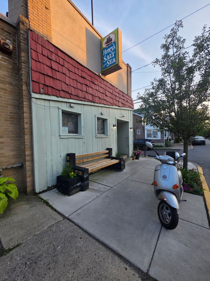 Henry's Salt of the Sea (Allentown)