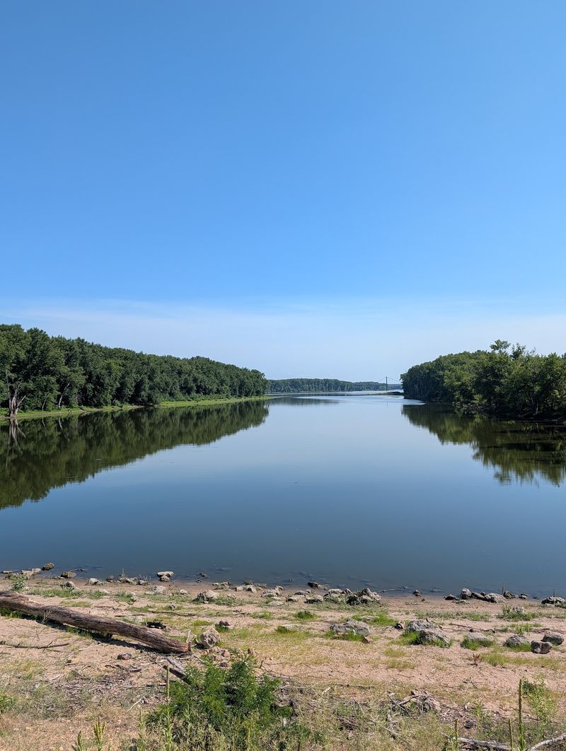Levee Views and River Air in Clinton