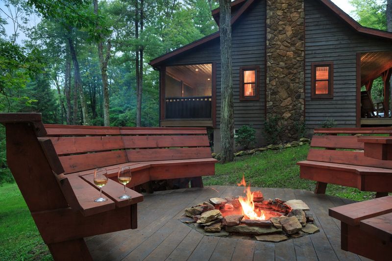 Gateway Lodge, Cabins, and Restaurant - Cooksburg
